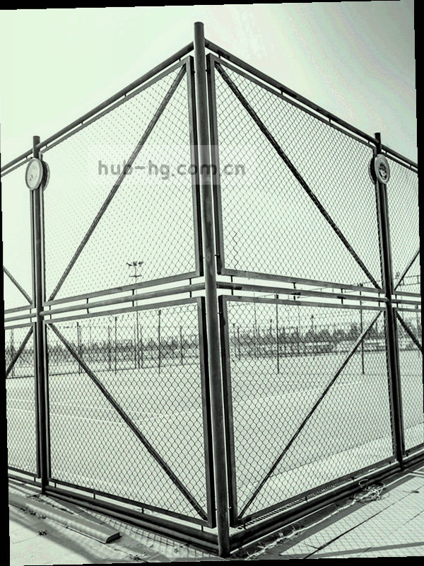 盾牌与数据碎片组成的抽象插画，蓝紫色渐变背景